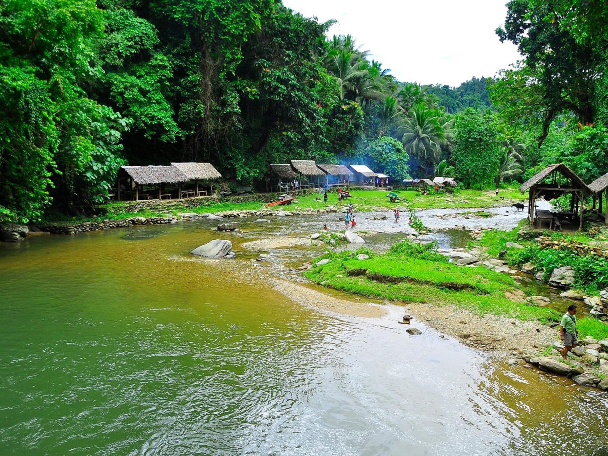 Badladz Beach And Dive Resort Puerto Galera Exterior photo